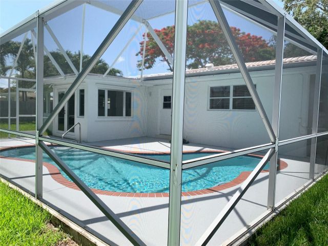 Продажа дома по адресу 764 SW 7th St - фото 6277788