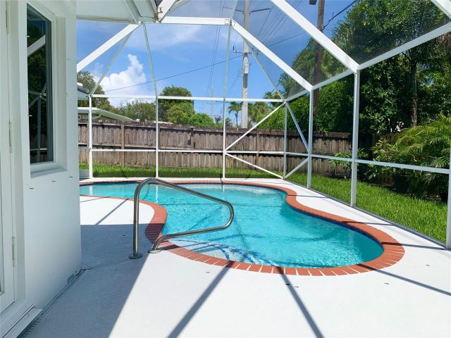 Продажа дома по адресу 764 SW 7th St - фото 6277789