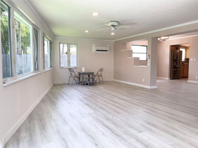 Продажа дома по адресу 764 SW 7th St - фото 6277792