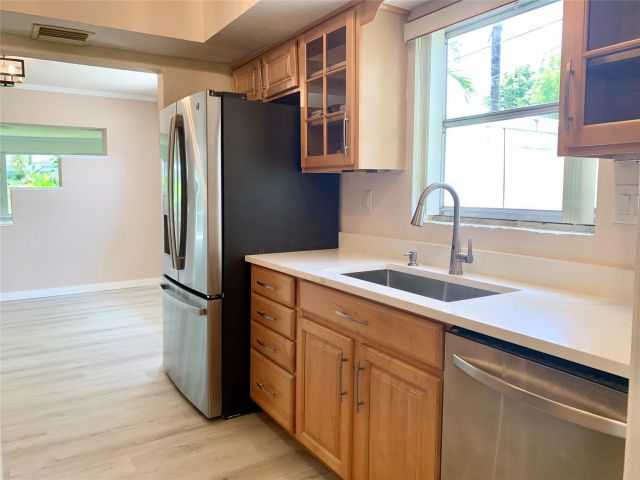 Продажа дома по адресу 764 SW 7th St - фото 6277795