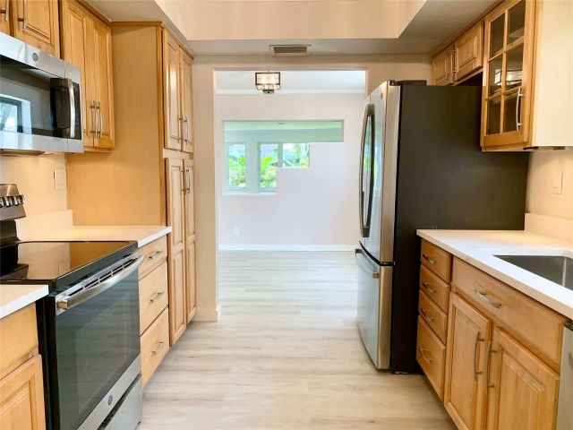 Продажа дома по адресу 764 SW 7th St - фото 6277797