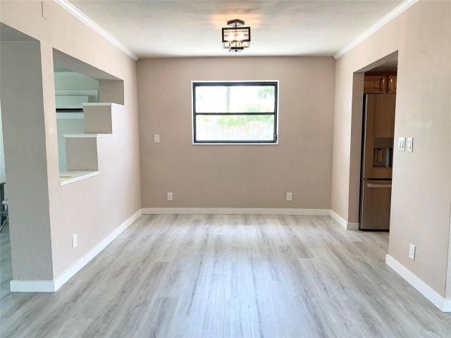 Продажа дома по адресу 764 SW 7th St - фото 6277799