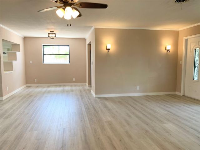 Продажа дома по адресу 764 SW 7th St - фото 6277800