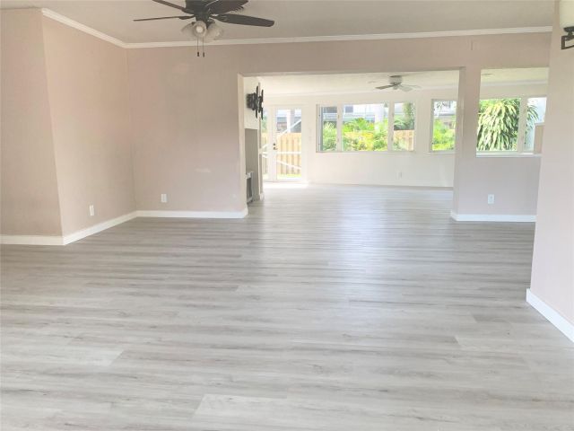 Продажа дома по адресу 764 SW 7th St - фото 6277801