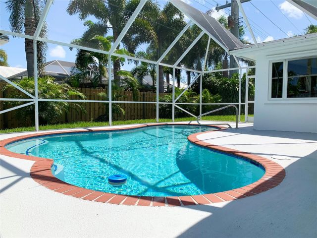 Продажа дома по адресу 764 SW 7th St - фото 6277804