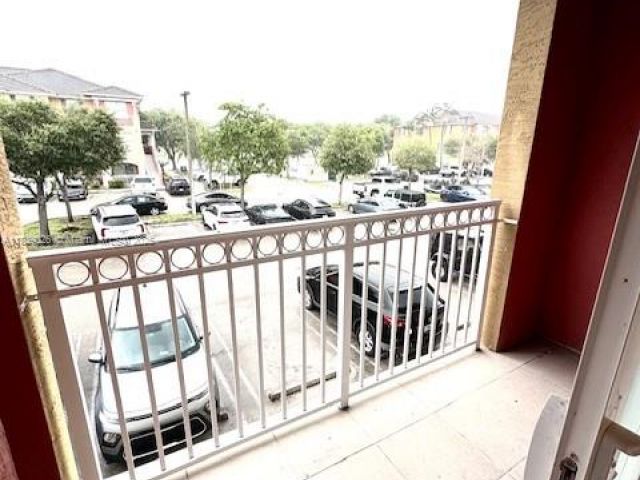 Дом в аренду по адресу 11102 NW 83rd St 219 - фото 6276572