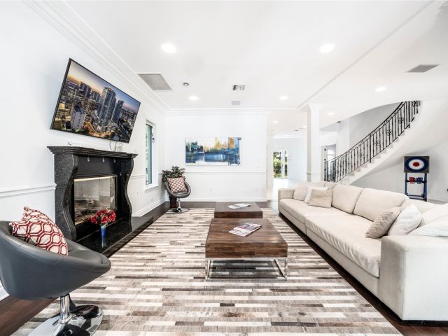 Дом в аренду по адресу 438 Coconut Isle Dr - фото 6280325