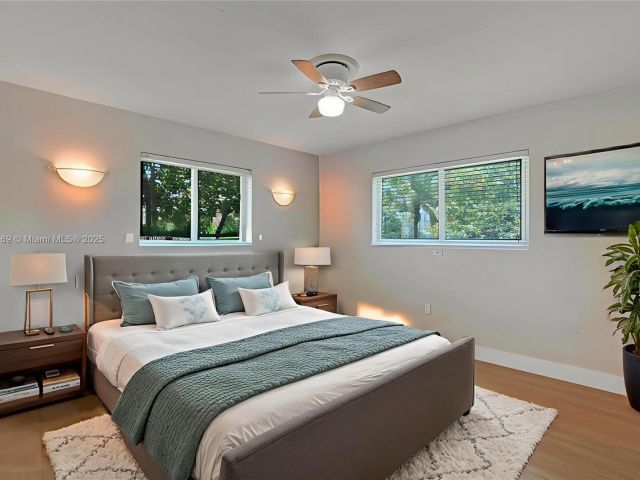 Продажа дома по адресу 16000 N Miami Ave - фото 6284668