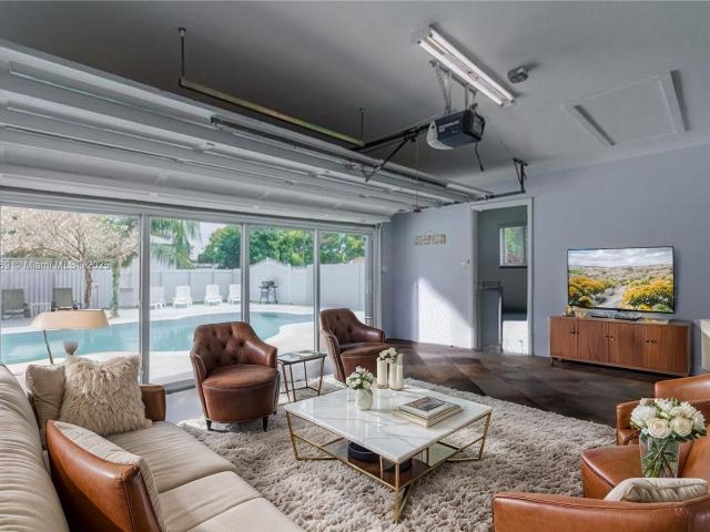 Продажа дома по адресу 16000 N Miami Ave - фото 6284673