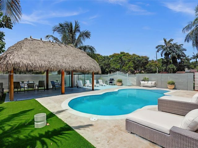 Продажа дома по адресу 16000 N Miami Ave - фото 6284679