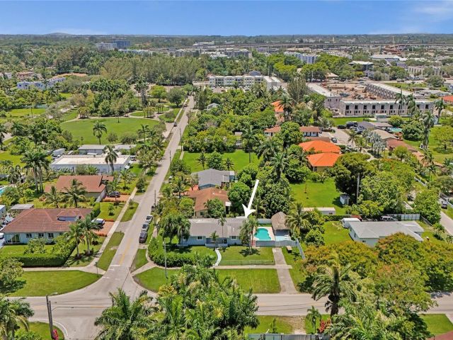 Продажа дома по адресу 16000 N Miami Ave - фото 6284680