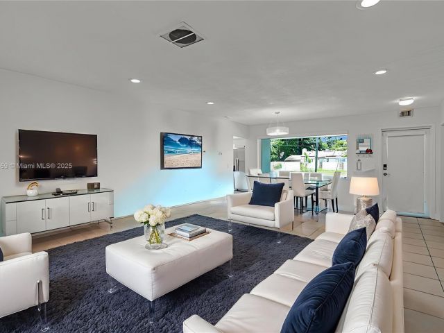 Продажа дома по адресу 16000 N Miami Ave - фото 6284685