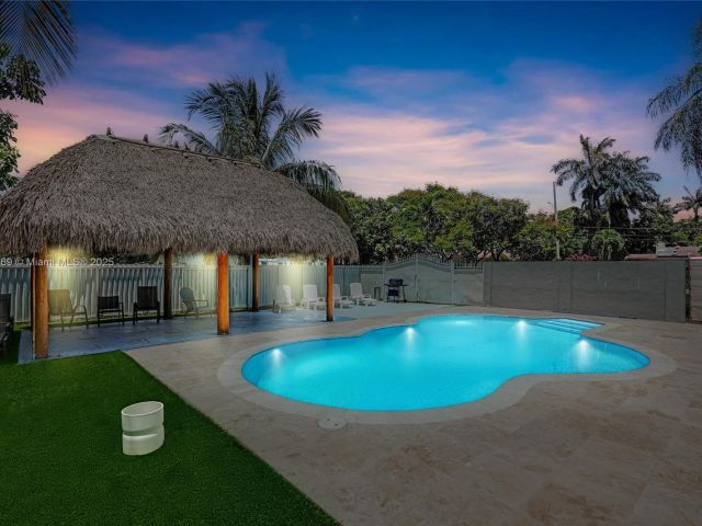 Продажа дома по адресу 16000 N Miami Ave - фото 6284686