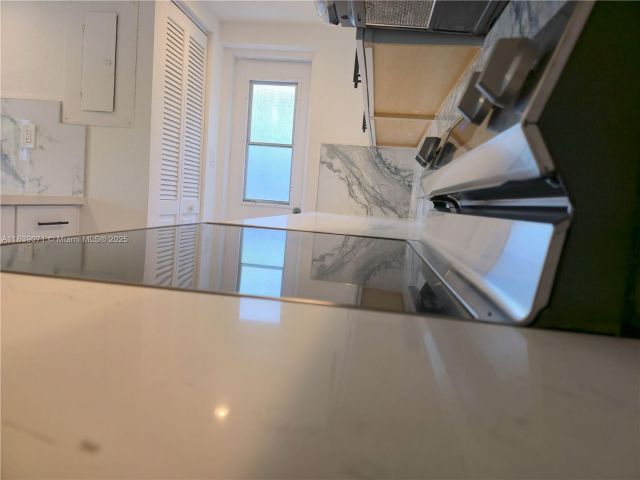 Продажа дома по адресу 1141 SW 8th Ter - фото 6279908