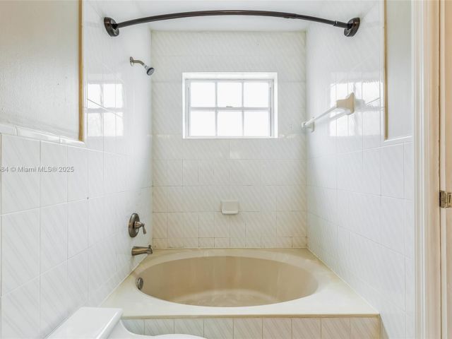 Продажа дома по адресу 5370 SW 144th Ave - фото 6277435