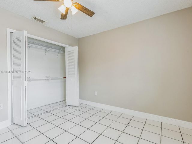 Продажа дома по адресу 5370 SW 144th Ave - фото 6277441