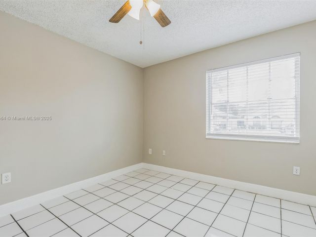 Продажа дома по адресу 5370 SW 144th Ave - фото 6277442