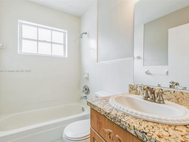 Продажа дома по адресу 5370 SW 144th Ave - фото 6277443