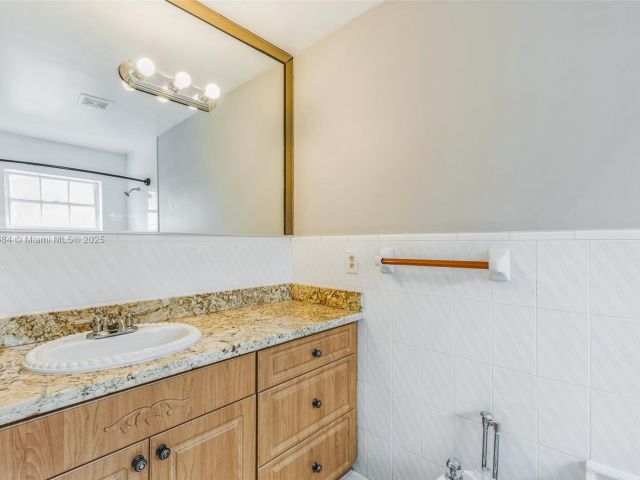 Продажа дома по адресу 5370 SW 144th Ave - фото 6277444