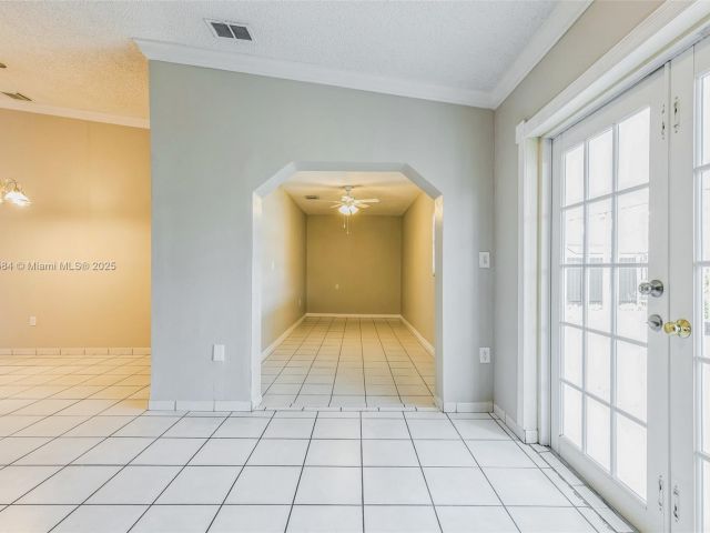 Продажа дома по адресу 5370 SW 144th Ave - фото 6277445