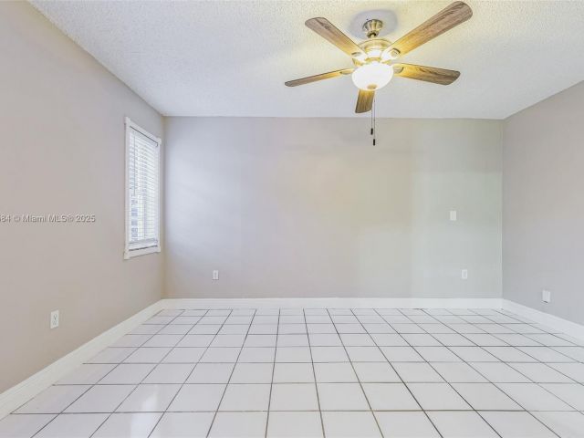 Продажа дома по адресу 5370 SW 144th Ave - фото 6277446