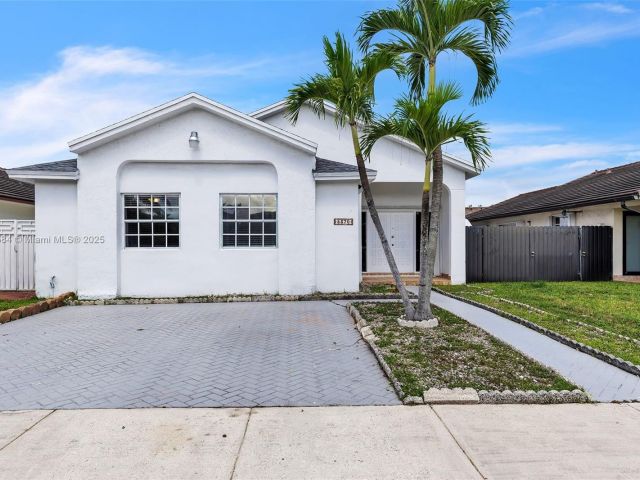 Продажа дома по адресу 5370 SW 144th Ave - фото 6277454