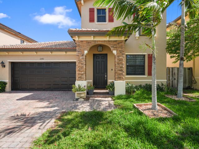 Дом в аренду по адресу 11711 SW 234th Street - фото 6303096