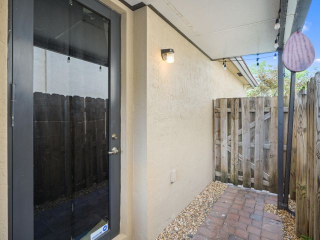 Дом в аренду по адресу 11711 SW 234th Street - фото 6303100