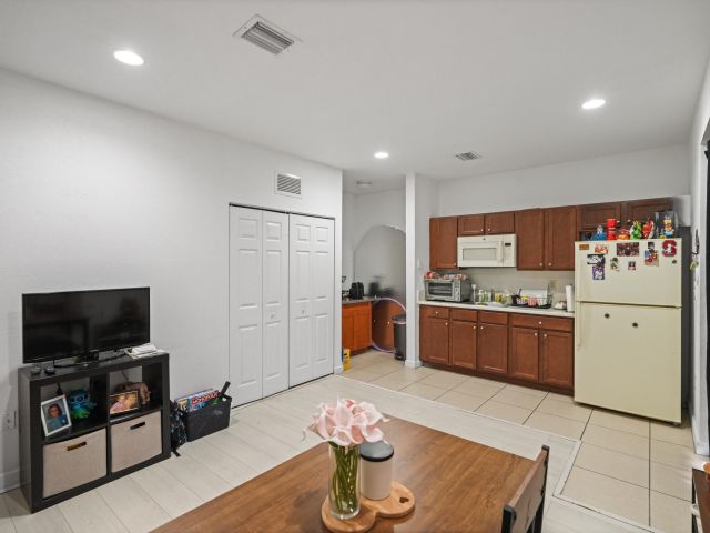 Дом в аренду по адресу 11711 SW 234th Street - фото 6303103