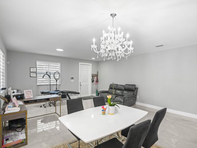 Дом в аренду по адресу 11711 SW 234th Street - фото 6303104