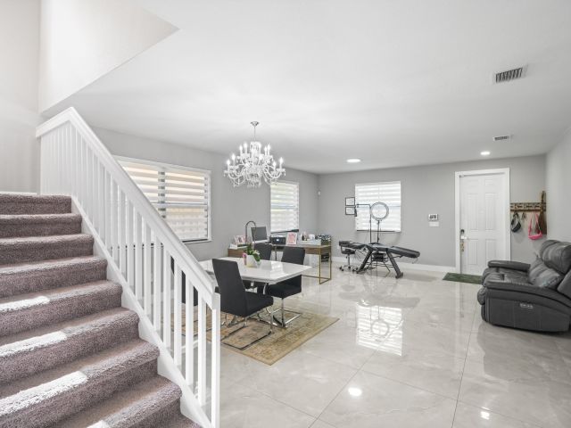 Дом в аренду по адресу 11711 SW 234th Street - фото 6303105