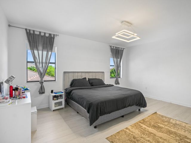 Дом в аренду по адресу 11711 SW 234th Street - фото 6303112