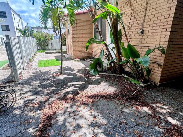Дом в аренду по адресу 9065 Harding Ave D2 - фото 6279615