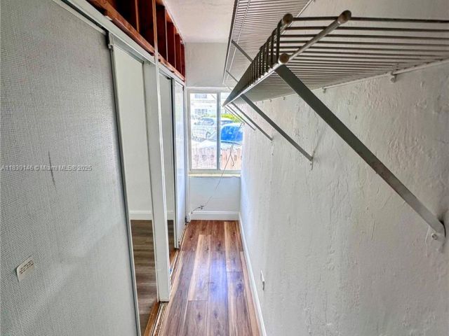 Дом в аренду по адресу 9065 Harding Ave D2 - фото 6279621