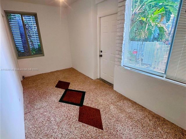 Дом в аренду по адресу 9065 Harding Ave D2 - фото 6279628