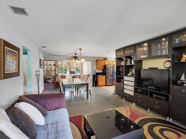 Продажа дома по адресу 1851 SW 42nd Ter - фото 6280302