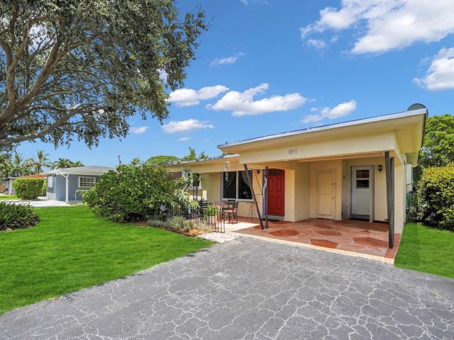 Продажа дома по адресу 1851 SW 42nd Ter - фото 6280304