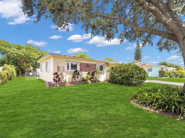 Продажа дома по адресу 1851 SW 42nd Ter - фото 6280305