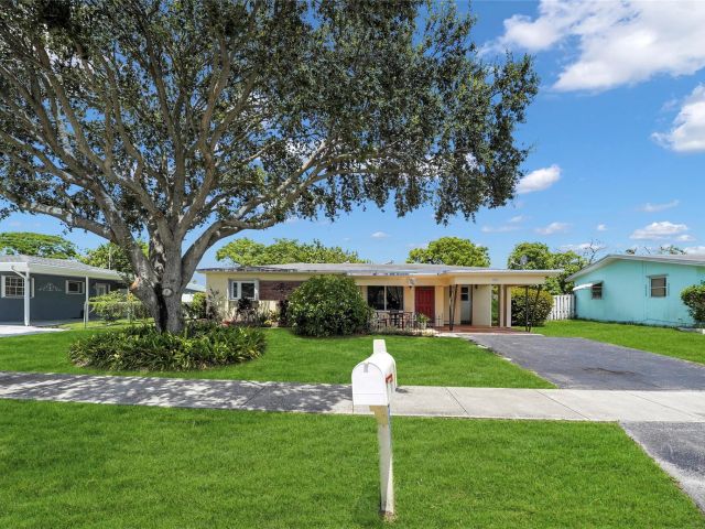 Продажа дома по адресу 1851 SW 42nd Ter - фото 6280311