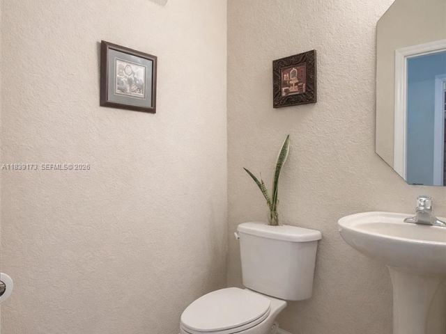 Продажа дома по адресу 232 SE 32nd Ter - фото 7504646