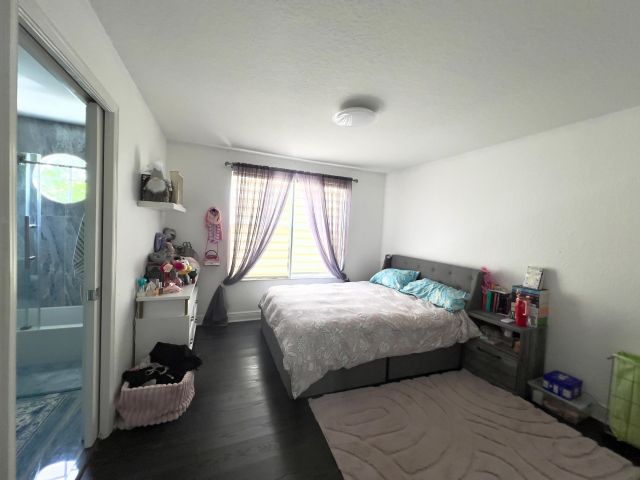 Продажа дома по адресу 15643 Messina Isle Court - фото 6278210