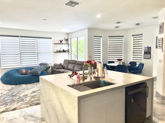 Продажа дома по адресу 15643 Messina Isle Court - фото 6278220