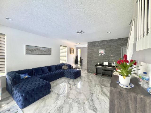 Продажа дома по адресу 15643 Messina Isle Court - фото 6278224