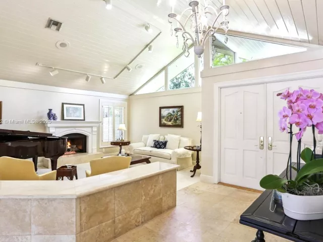 Продажа дома по адресу 13025 SW 108th Ave - фото 6313437