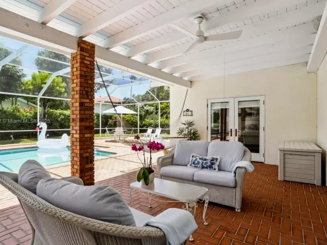 Продажа дома по адресу 13025 SW 108th Ave - фото 6313438