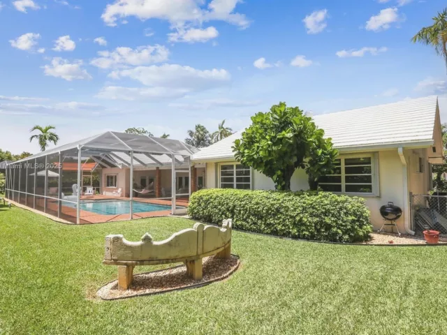 Продажа дома по адресу 13025 SW 108th Ave - фото 6313440