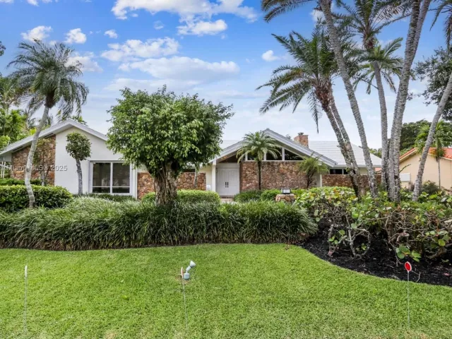 Продажа дома по адресу 13025 SW 108th Ave - фото 6313444