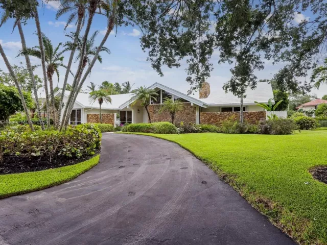 Продажа дома по адресу 13025 SW 108th Ave - фото 6313446