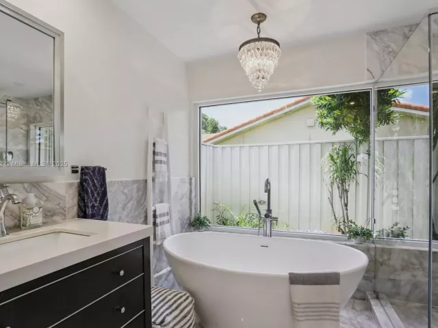 Продажа дома по адресу 13025 SW 108th Ave - фото 6313431