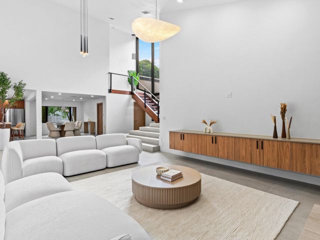 Продажа дома по адресу 2668 NW 41st Street - фото 6363835